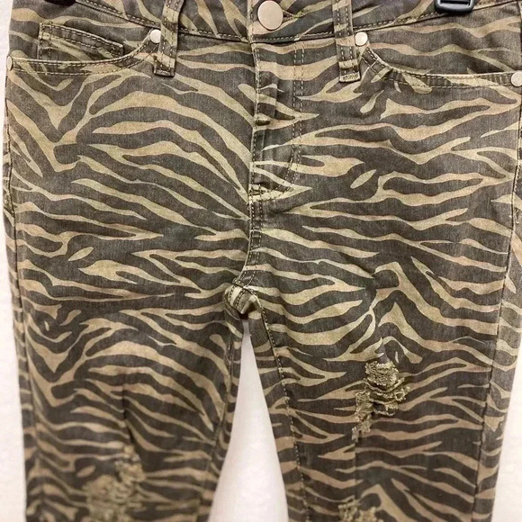 🆕Easel Distress Faded Olive Zebra Print Skinny Pants🆕 - Picture 6 of 12